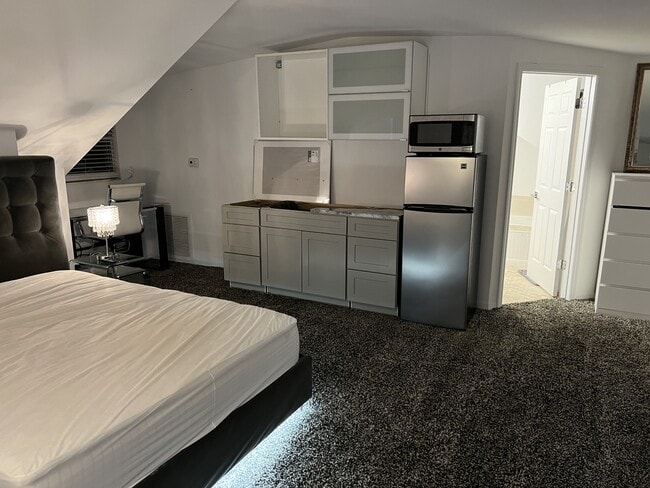 Building Photo - 1310 Daytona Ave