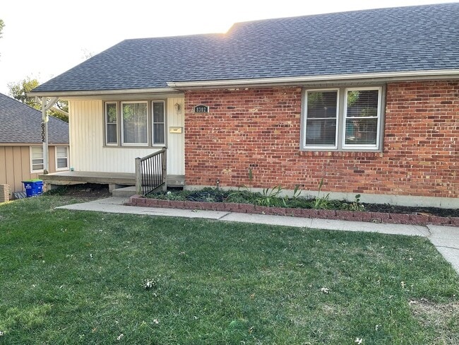 Photo - 8302 Travis Ln