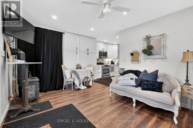 Photo - 71 Rose Glen Rd S