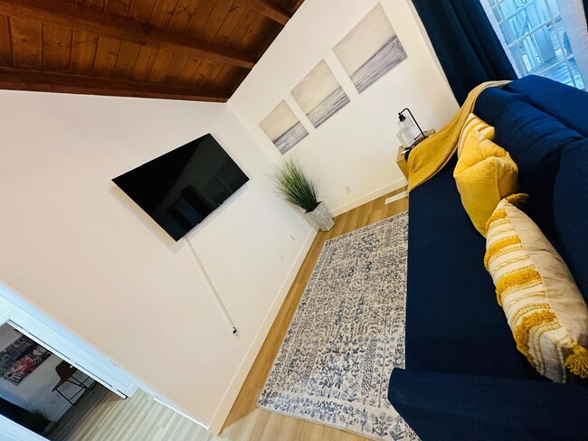 Photo - 4040 Boundary St