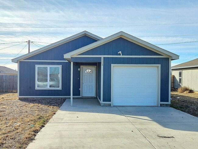 Building Photo - PRE-LEASE SPECIAL: Cozy 3 Bedroom Home