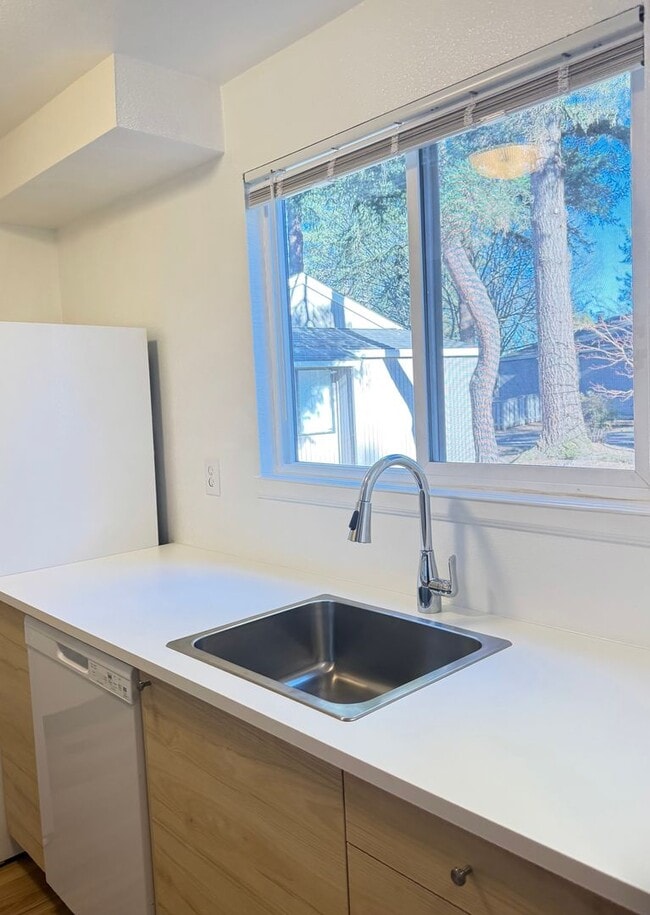 Photo - Bright & Beautiful Townhome- Fully Remodeled Kitchen and Bathrooms - Spacious Yard!