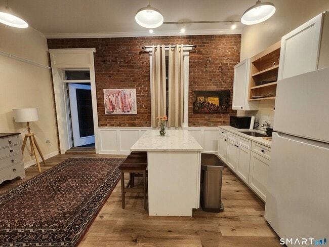 844 Grand Ave Unit 1B
