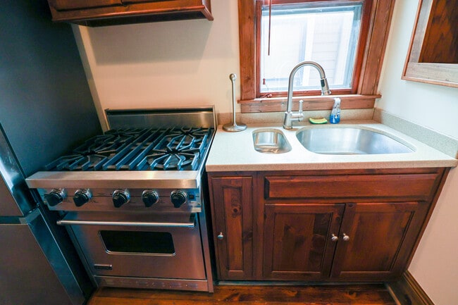 Photo - 1782 W 28th St
