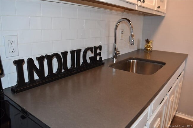 Photo - 27 Bostwick Arms Unit 34