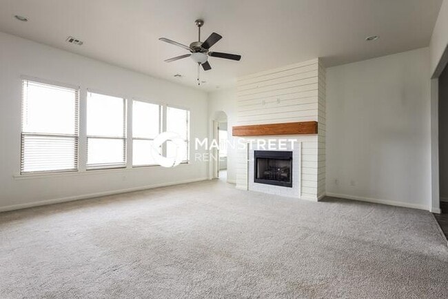 Photo - 3 Bedroom Pet-Friendly Home in Yukon, OK with Main Street Renewal