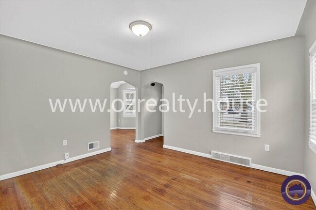 Photo - 110 Pasadena Blvd