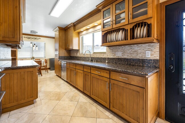 Photo - 401 Holmwood Dr