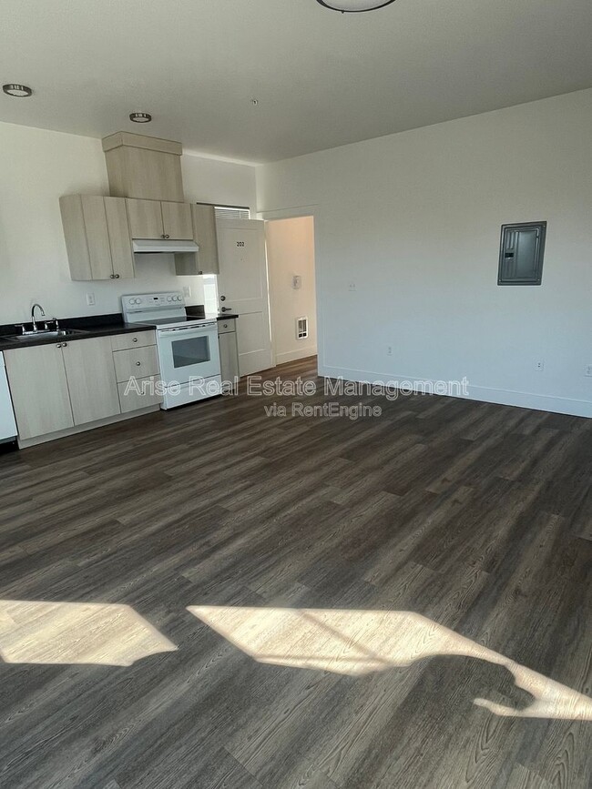 Photo - 1640 SW Juniper Ave