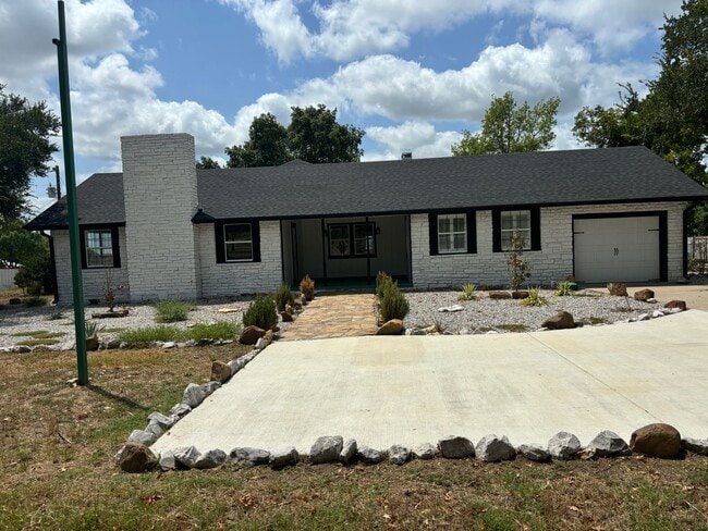 Photo - FarmHouse with Room for Everyone