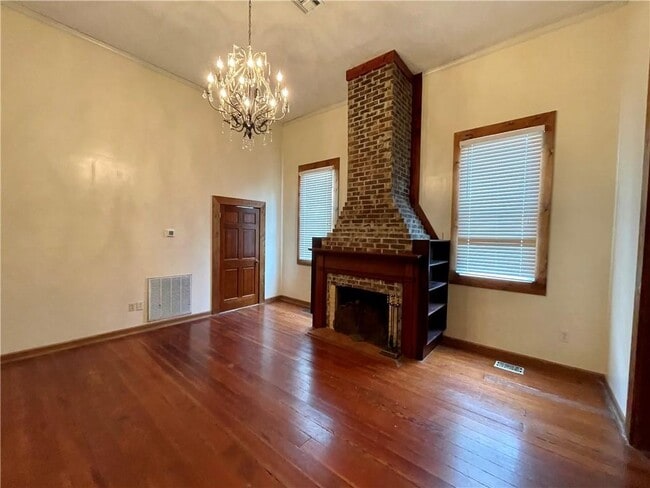 Photo - 222 S Dearborn St