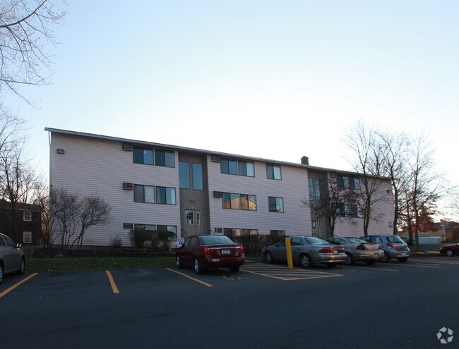 Building Photo - Brook Manor Apartment Homes