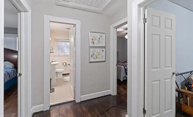 Photo - 1433 Picadilly St