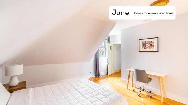 Room in Shared 5 bed/2.5 bath home in Newton Corner