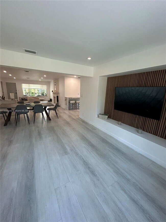 Photo - 935 Lincoln St