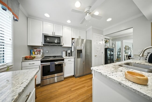 Photo - Spacious 2 -story townhome in the heart of...
