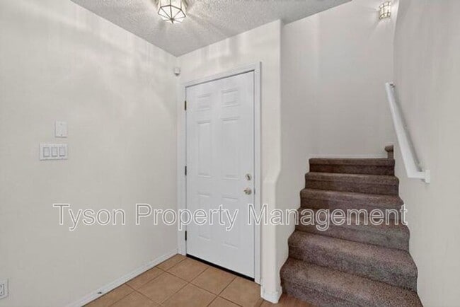 Photo - 8001 Vinemont Pl NW