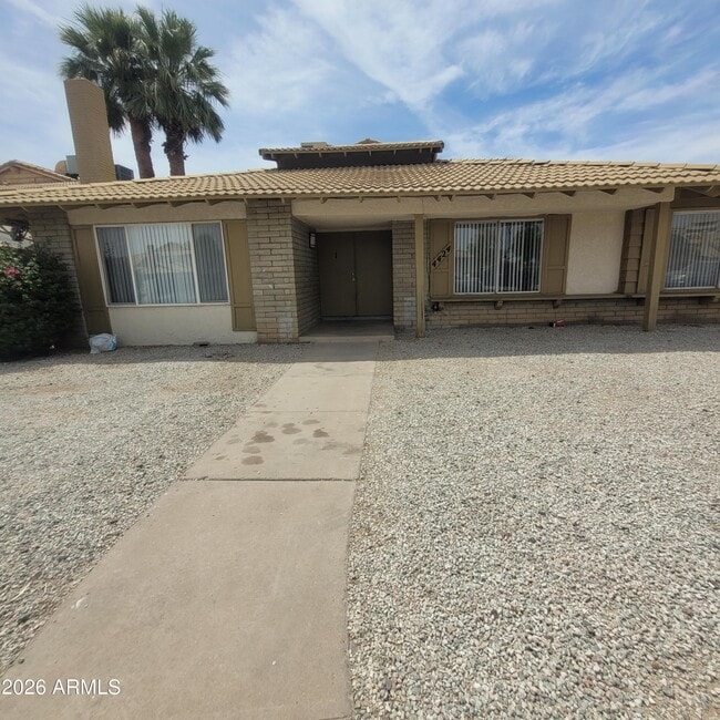 Building Photo - 4424 N 53rd Ln Unit 1