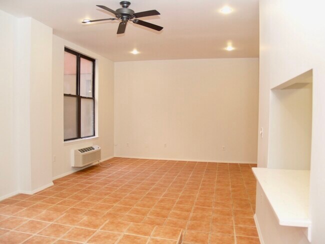 Living Room - 111 Mulberry St Unit 4W