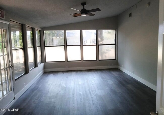 Photo - 1825 Watkins Ave