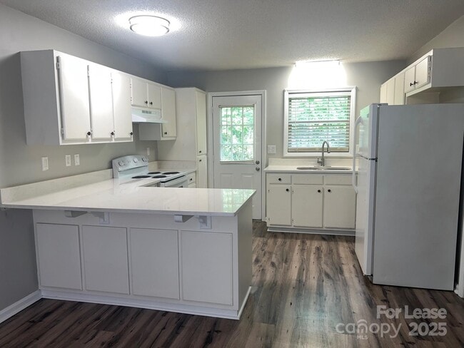 Photo - 374 Water St