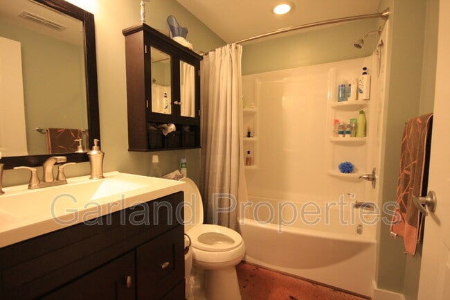 Photo - 425 Campbell Ave SW Unit 107