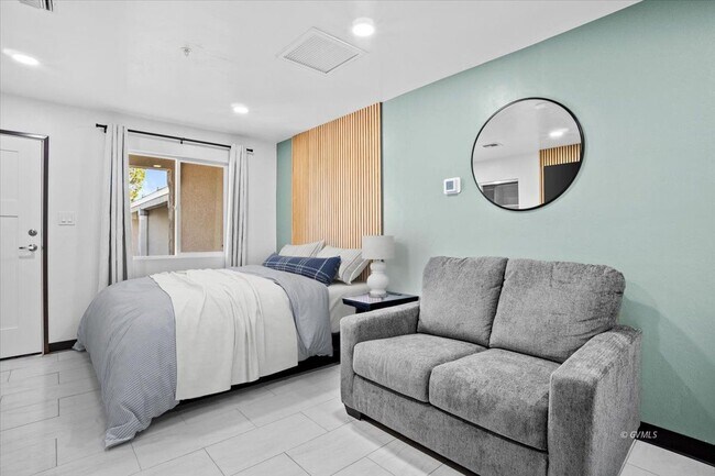 Photo - 1879 W Peppertree Dr