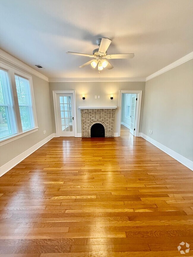 Building Photo - 507 E 51st St Unit Apt B (Upper)
