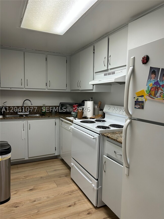 1975 Normandy Dr Unit 301