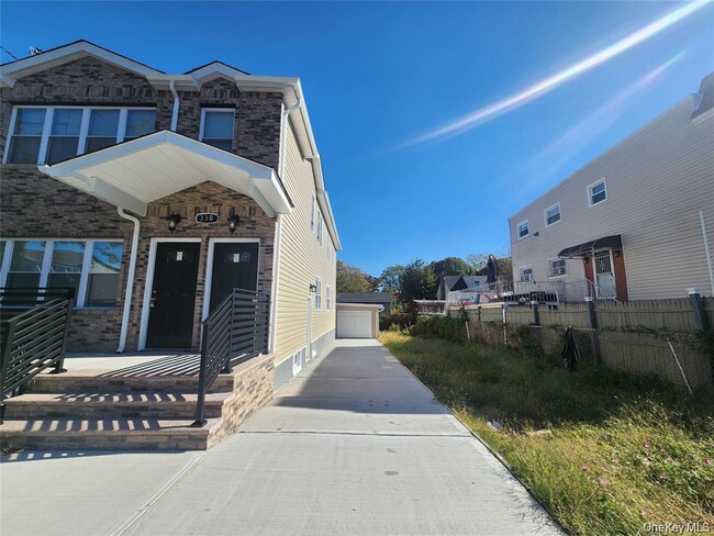 Building Photo - 330 Taylor Ave Unit 1