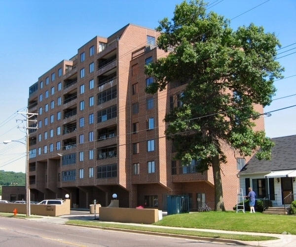 View to the northwest across 14th Street NE - Condominiums of Buena Vista