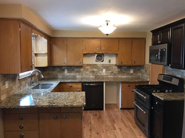 Photo - 1018 W Lorain St Unit Upper