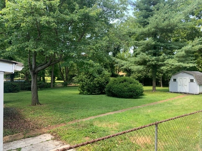 Patio trasero y cobertizo - 3943 Wright Ave