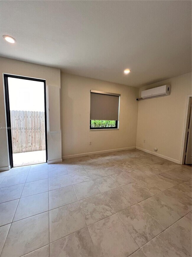 Photo - 24836 SW 118th Ave Unidad 0