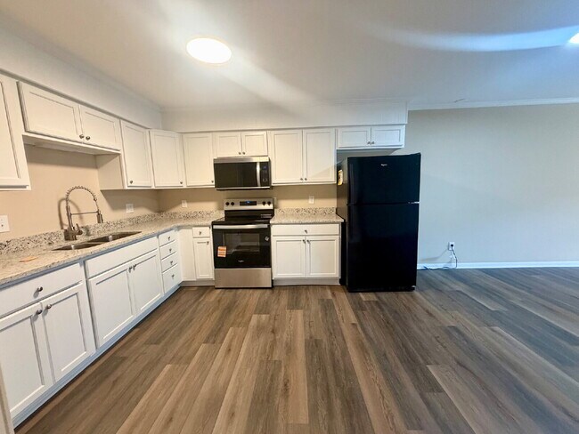 Photo - Two Bedroom Condo in Walking Distance to Hilton Head Island Beaches! Unit J6