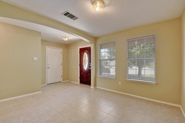 Photo - 104 Keaton Cove