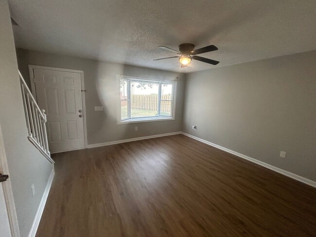 Photo - 940 Glenn St