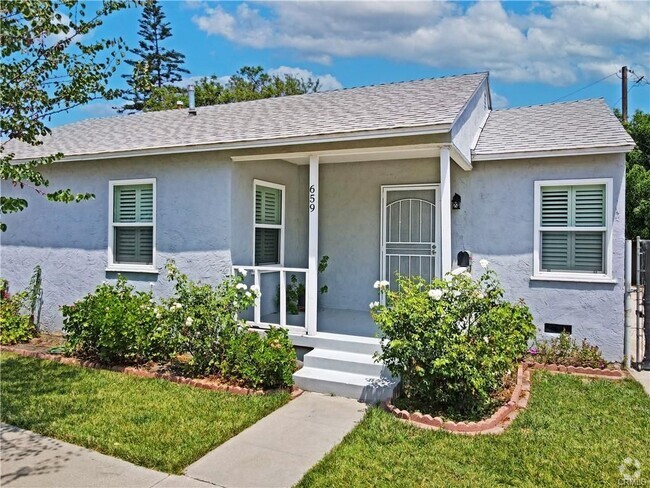 Building Photo - 659 E Penfold St Rental