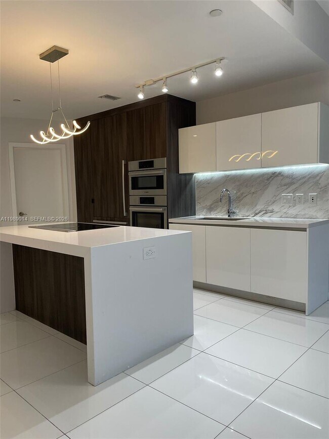 Photo - 851 NE 1st Ave Unidad 1806