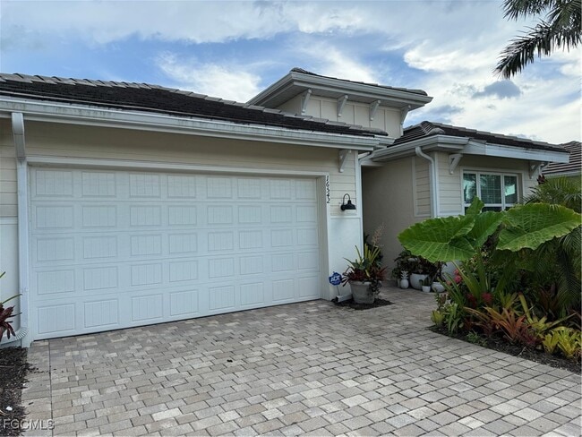 Photo - 16542 Crescent Beach Way