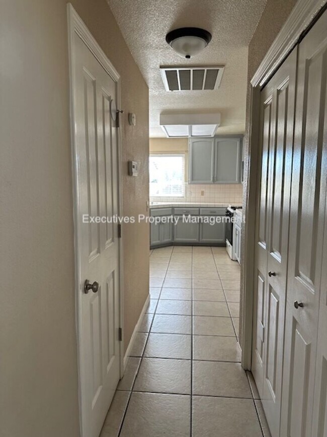 Photo - 1103 Acapulco Ct