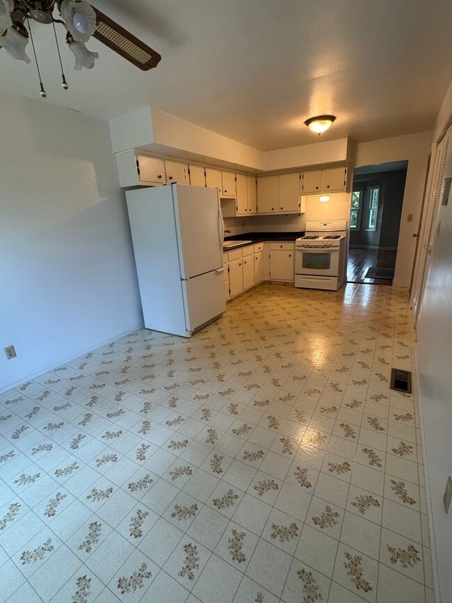 309 E Mill St