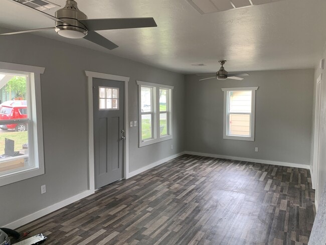 Photo - 1141 N Douglas Ave