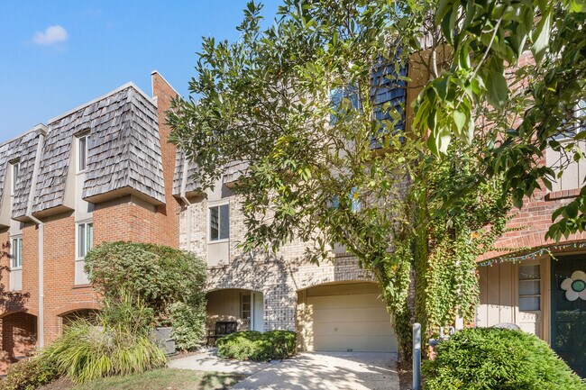 Photo - 3368 Montavesta Rd