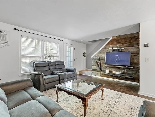 Building Photo - 13 Berrington Rd Rental