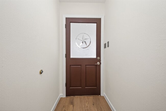 Photo - 7950 Longridge Dr