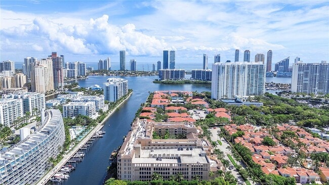 Photo - 3001 NE 185th St