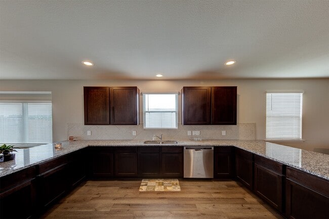 Building Photo - 5639 Brooklyn Rose Dr