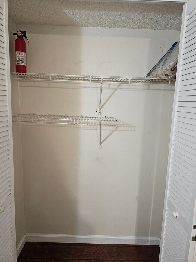 Entrance Closet - 2866 Somerset Park Dr Unit 102