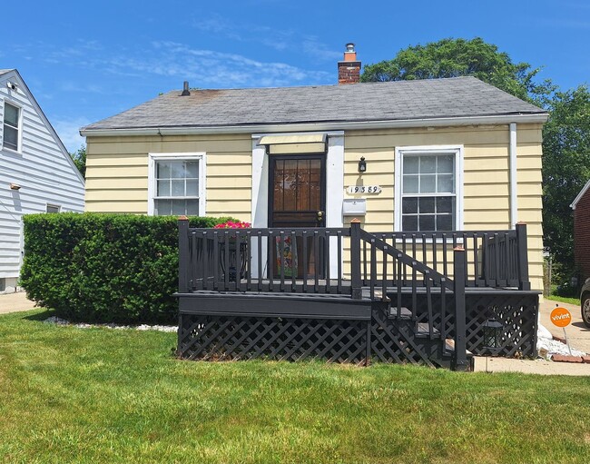 Charming 2 bedroom home in Harper Woods - Charming 2 bedroom home in Harper Woods